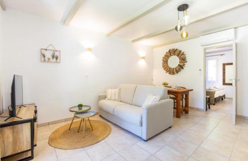 Eyguieres Apartment | Domaine De Meyrol - Gite 1