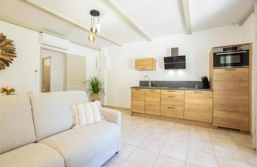 Eyguieres Apartment | Domaine De Meyrol - Gite 1