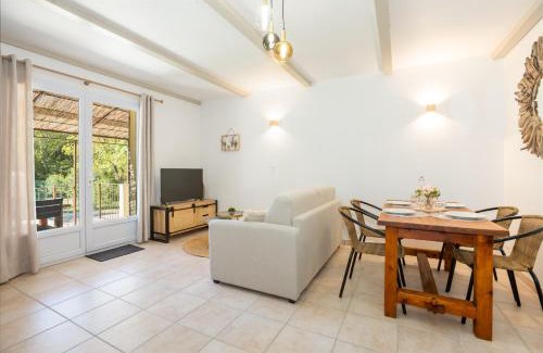 Eyguieres Apartment | Domaine De Meyrol - Gite 1