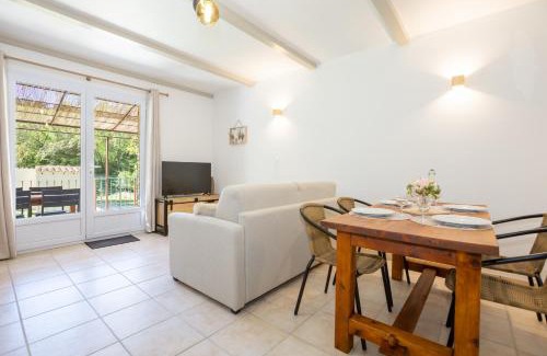 Eyguieres Apartment | Domaine De Meyrol - Gite 1