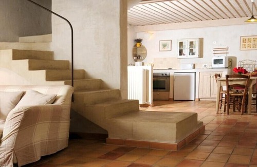 Maubec Apartment | Domaine Faverot