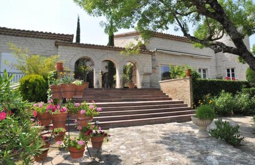 Saint-Sauveur-de-Cruzieres House | Domaine le Bourdet