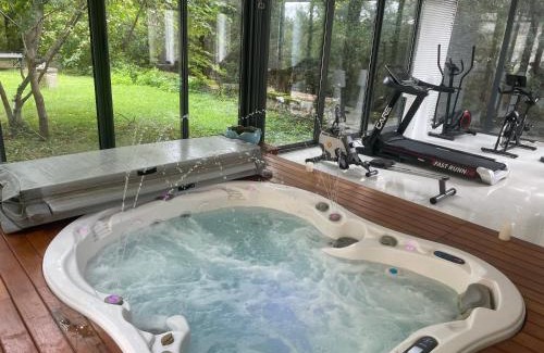 Sainte-Genevieve-les-Gasny House | Domaine Spa Perret-3Ha-Château ArtDéco MasterSuite et-ou Gîte de Charme-À3Mn Giverny-Jardins Monet-Le Vexin-Piscine Chauffée en Haute Saison-Aire Enfants-PingPong-Options Dîner-Billard-Massage-Yoga-Coaching-Fitness-Sauna-Hammam-Promo 2Nuits Jacuzzi inclus
