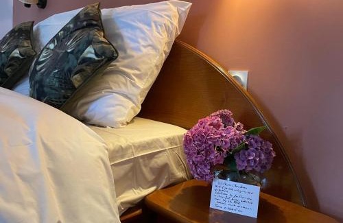 Servon Bed & Breakfast | Domaine La Perruche Parenthèse poétique Vue Mont-Saint-Michel & Petit-déjeuner festin