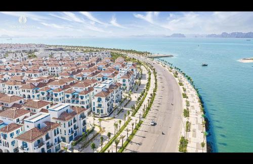 Bai Chay Villa | domdomHOUSE Villa - 1min walk to beach