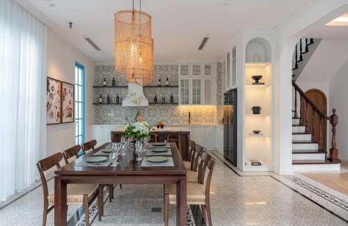 Bai Chay Villa | domdomHOUSE Villa - 1min walk to beach