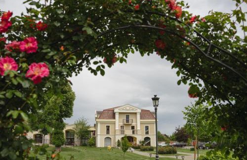 Vintu de Jos Hotel | Domeniile Martinutzi -Hotel Cardinal si Conac Rhedey