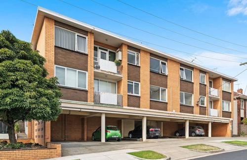 St. Kilda East Apartment | Domi Rentals - The Cozy Balaclava