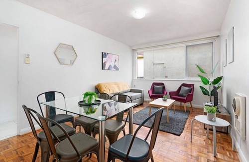 St. Kilda East Apartment | Domi Rentals - The Cozy Balaclava