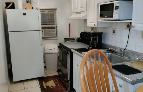 Eastchester Apartment | DOMINIQUE'S NY 3bdrm Crashpad/Sleeps 7- safe, quiet, metro, *a rare find*wow
