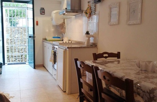 Cadimare House | DOMVS FLAVIA Cozy seaside apartment in typical Ligurian carruggio
