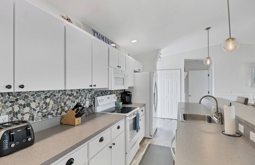 Palm Island House | Don't pass up this opportunity to be "A Wave From It All"!