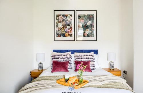 Doncaster House | Doncaster Large Luxury 3 Bedroom House, Sleeps 8, City Centre, Racecourse, Free Parking, by EMPOWER HOMES
