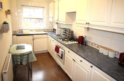Doncaster Apartment | Doncaster Town Centre - 2 Beds - Plus a Sofa Bed - Lift Access - Very Quiet
