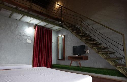 Satara Hotel | Dongarmatha Kaas