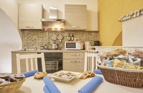 Naples City Centre House | Donna Mariella
