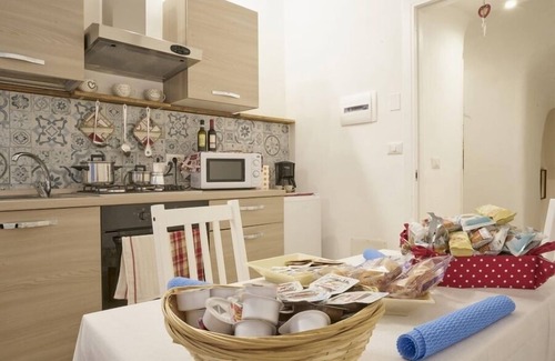 Naples City Centre House | Donna Mariella
