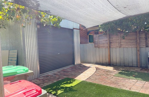 Wagga Wagga House | Donnelly's Delight - 2 Donnelly Avenue