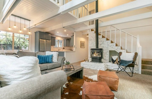 Truckee House | Donner Gem by Tahoe Getaways - Beautifully Updated, Hot Tub, Pet Friendly