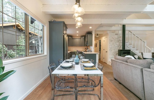 Truckee House | Donner Gem by Tahoe Getaways - Beautifully Updated, Hot Tub, Pet Friendly