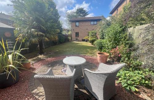 Milton Keynes House | DONT BOOK THIS 2 bed home if you dont want a great house, with super service and close to MK Centre