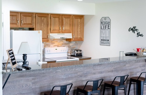 Acme Condo | Don’t miss peak fall colors! Book your October Stay.