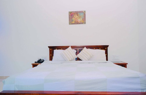 Abu Road Hotel | DOONGAR FORT Gurukripa Hilltop Resorts