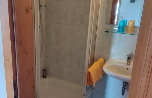 Klingenthal Bed & Breakfast | Doppelzimmer , Dusche, WC, 2 Aufb. Mgl. - Berggasthaus Schöne Aussicht