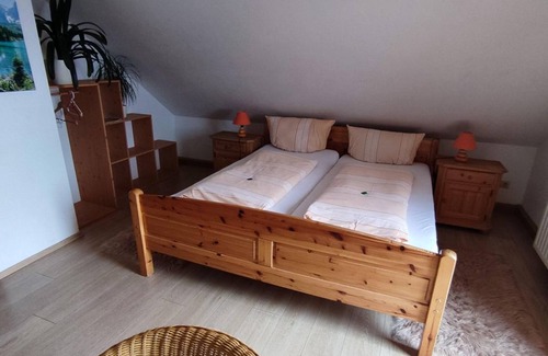 Klingenthal Bed & Breakfast | Doppelzimmer , Dusche, WC, 2 Aufb. Mgl. - Berggasthaus Schöne Aussicht