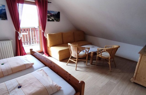 Klingenthal Bed & Breakfast | Doppelzimmer , Dusche, WC, 2 Aufb. Mgl. - Berggasthaus Schöne Aussicht