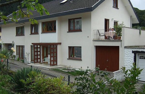 Weisenbach Apartment | Doppelzimmer mit eigener Dusche/WC auf der Etage
