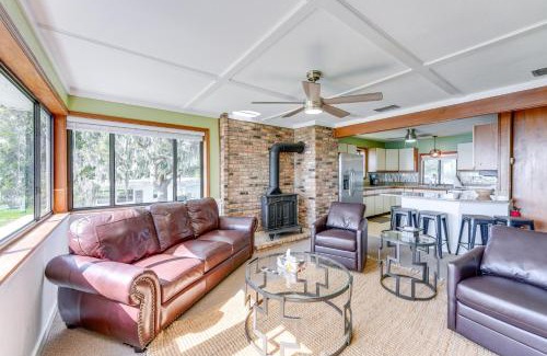 Tavares Apartment | Dora Canal Views and Shared Dock Apt in Tavares!