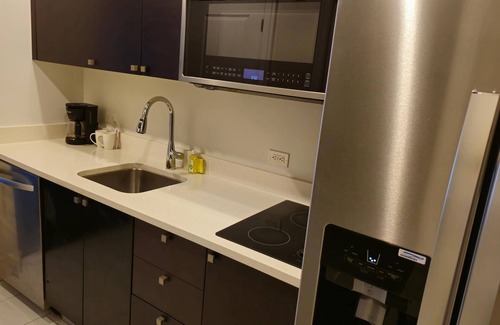 Doral Condo | Doral Studio – enjoy Shopping, Dining, Golfing