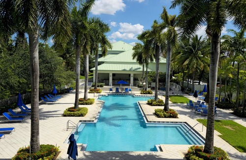 Doral Condo | Doral Studio – enjoy Shopping, Dining, Golfing