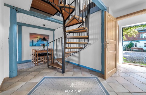 Steinberghaff Apartment | Dornröschen II - thatched roof house, terrace, garden furniture, shower bath, WLAN, TV