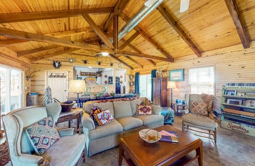 Fredericksburg House | Doss Hideout Lodge