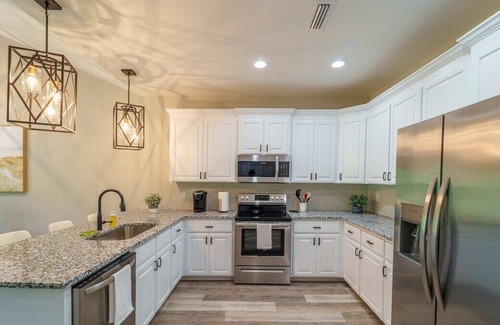 Dothan House | Dothan Getaway for Work or Play!