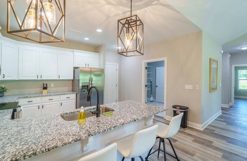 Dothan House | Dothan Getaway for Work or Play!