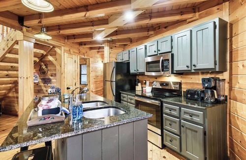 White Oak Lodge Cabin | Dottie’s Place by Beyond Expectations – Smoky Mtn Getaway w/Resort Perks
