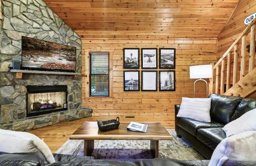 White Oak Lodge House | Dotties Place Hot Tub, Arcade, Resort Gameroom