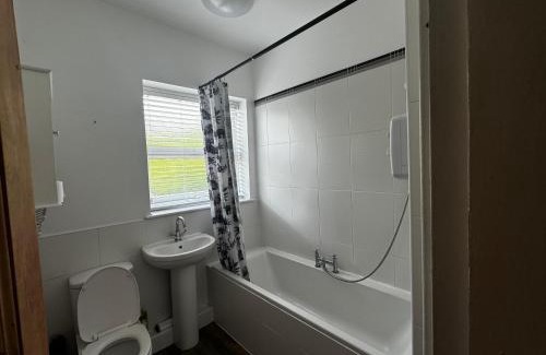 Little Hulton House | Double-Bed Manchester Close To Bolton City Centre C1