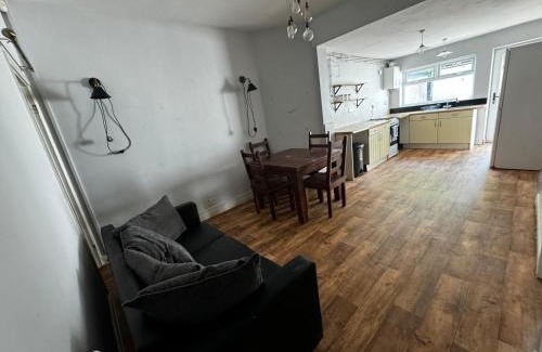 Little Hulton House | Double-Bed Manchester Close To Bolton City Centre C1