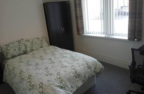 Burnley House | Double bed (R1) close to Burnley city centre