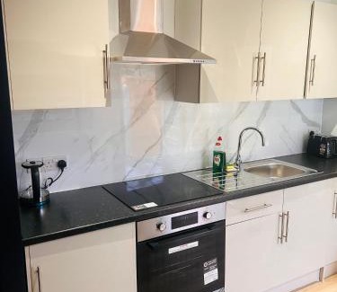 Finchley Apartment | Double bed Studio in Finchley,North London