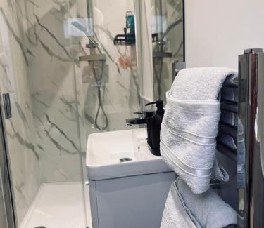 Finchley Apartment | Double bed Studio in Finchley,North London