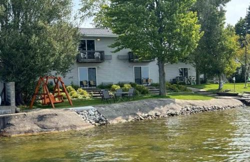 Lake City Hotel | Double Bed suite in Heart of Lake City