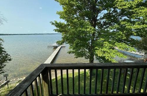Lake City Hotel | Double Bed suite in Heart of Lake City