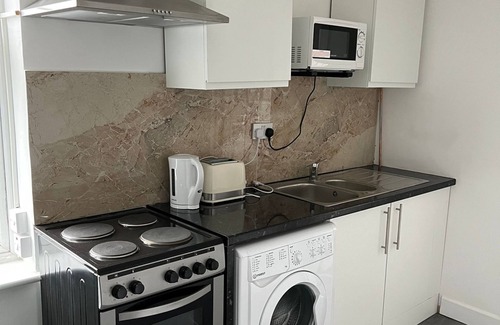 Clayhall House | Double Bedroom, London, Sleeps 2