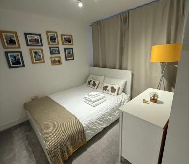 Edinburgh House | Double Bedroom With Dedicated Private Bathroom