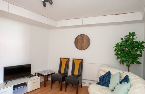 Plaistow and Sundridge Apartment | Double Bedroom with Shared Amenities - Rear